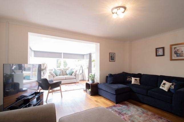 45 Cwrt Y Coed, Blackwood photo 3