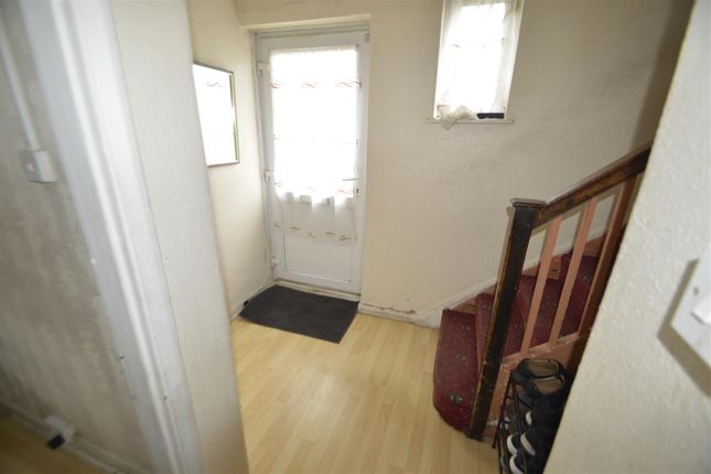 103, Fieldway, Dagenham photo 5