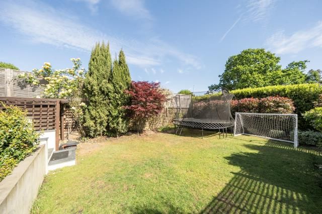 64, Church Crescent, London photo 4