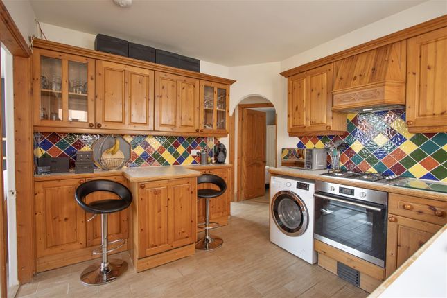 26, Rowthorne Lane, Chesterfield photo 2