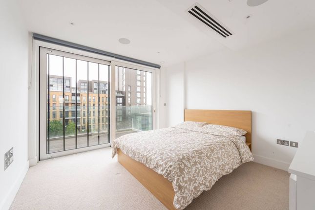 Flat for sale in Central Avenue, Fulham, London