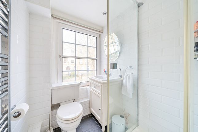 Flat for sale in Camberwell New Road, London