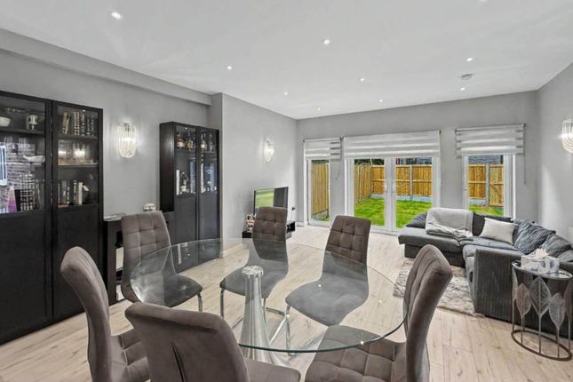 7, Okeover Road, Salford photo 4