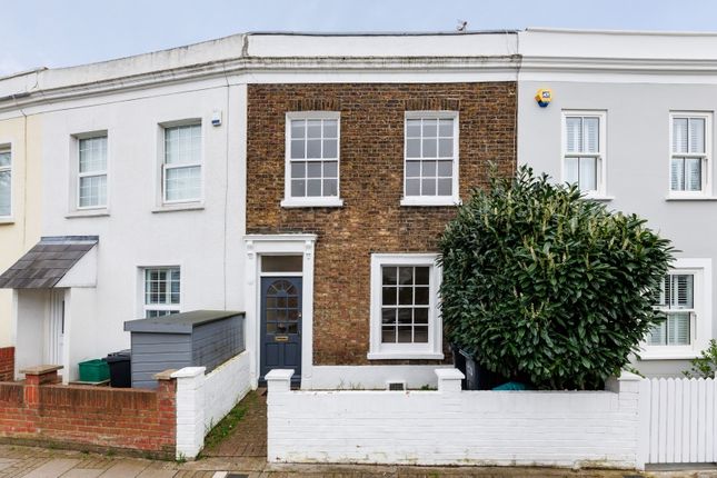 Detached house to rent in Hartfield Crescent, London
