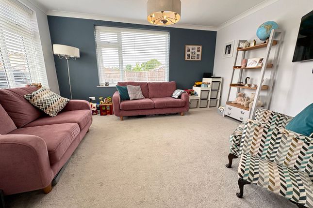 24, Hill View Drive, Leicester photo 2