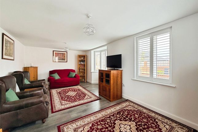 21, The Groves, Angmering photo 2