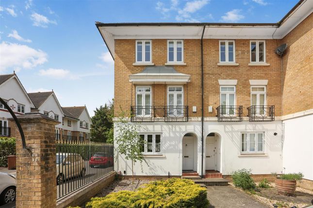 Thumbnail Town house for sale in Courtenay Avenue, Sutton