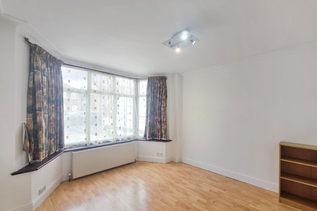 71, Tintern Avenue, London photo 3