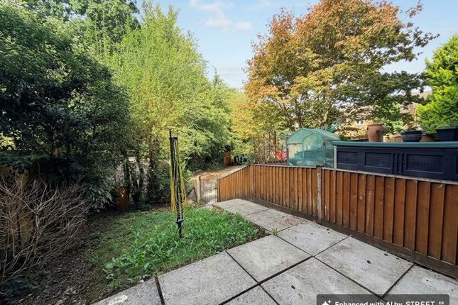 24 Springford Gardens, Southampton photo 4