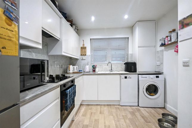 4, Sandhurst Mews, Eastbourne photo 3