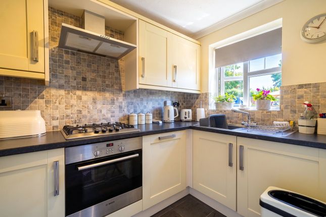 39, Oak Meadow Close, Birmingham photo 4
