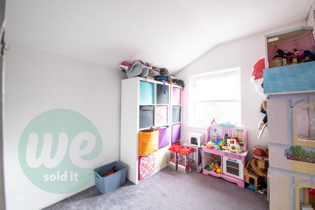 Terraced house for sale in Willow Road, Aylesbury, Buckinghamshire