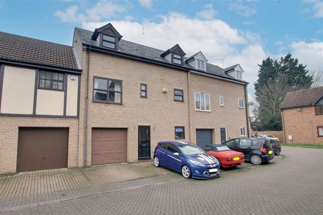 Town house for sale in Robbs Walk, St. Ives, Huntingdon