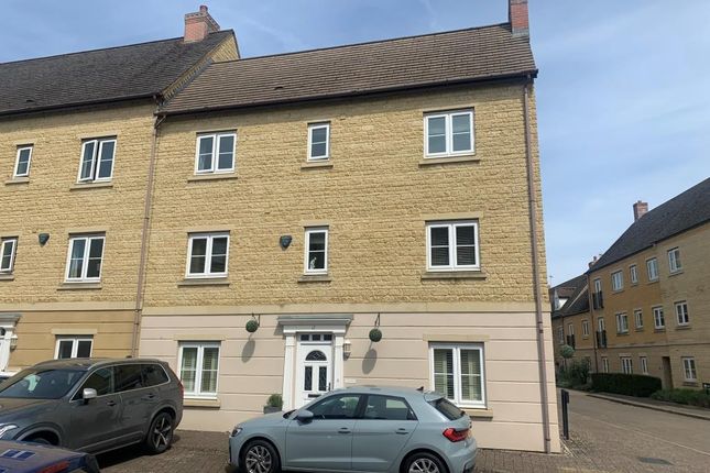 5 bed end terrace house for sale in New Bridge Street, Witney OX28