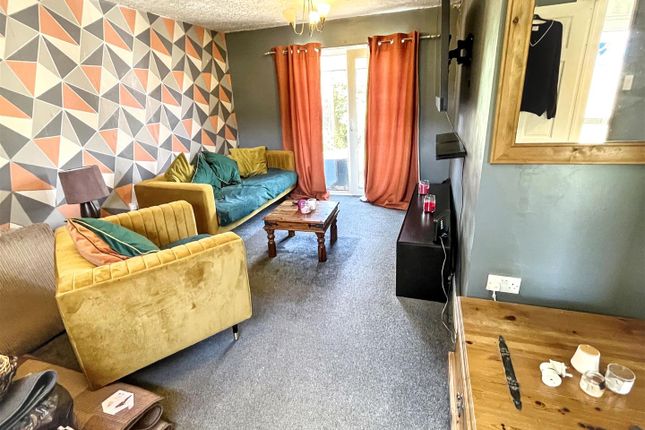 46, Highbrook, Corby photo 2