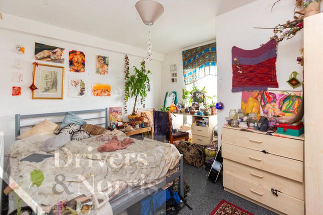 13, 217, Camden Road, London photo 4