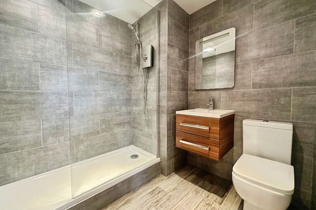 2A, Heywood Court, Manchester photo 4