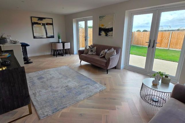 14 Wright Brothers Close, Sheerness photo 3