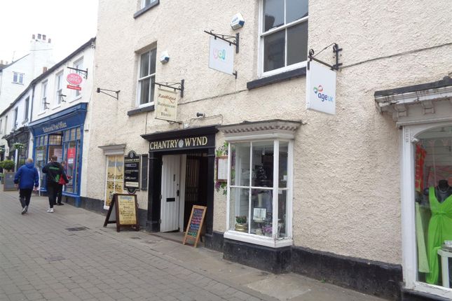 Retail premises to let in Chantry Wynd, Richmond