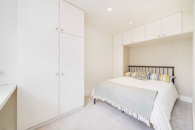 1 Crabtree Hall, Rainville Road, London photo 4
