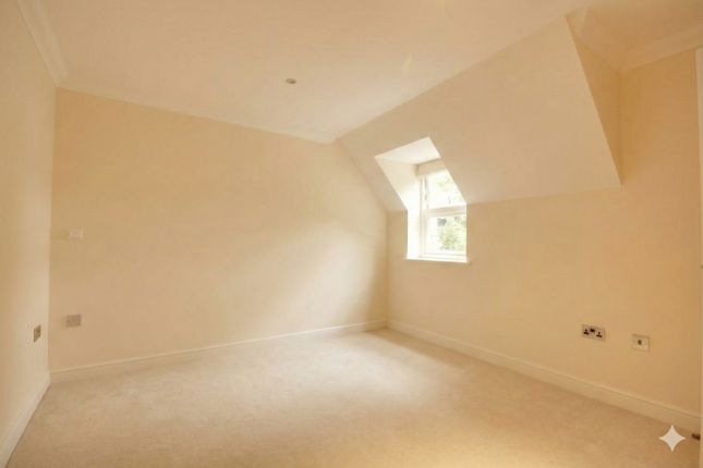 3, Fosse Lodge, Reigate photo 4