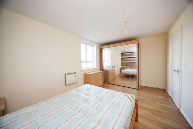 Flat for sale in Grove Road, Luton