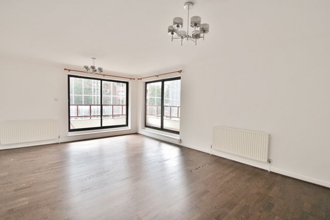 Flat to rent in Stuart House, Windsor Way, Hammersmith