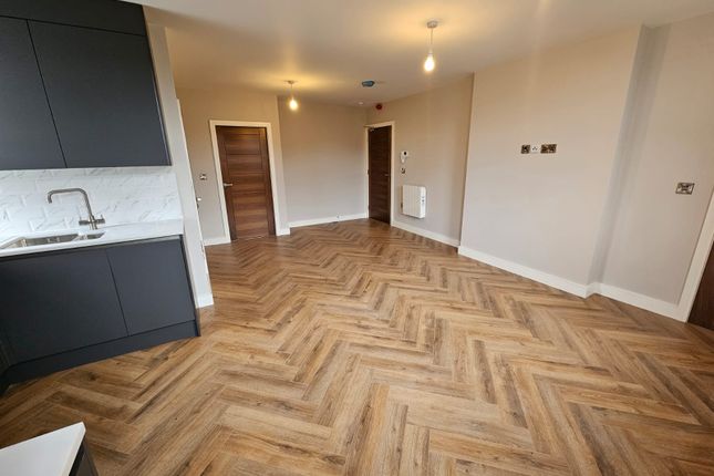 Flat to rent in Willow Bank House, Handforth