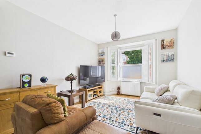 77, Bertram Road, Enfield photo 4