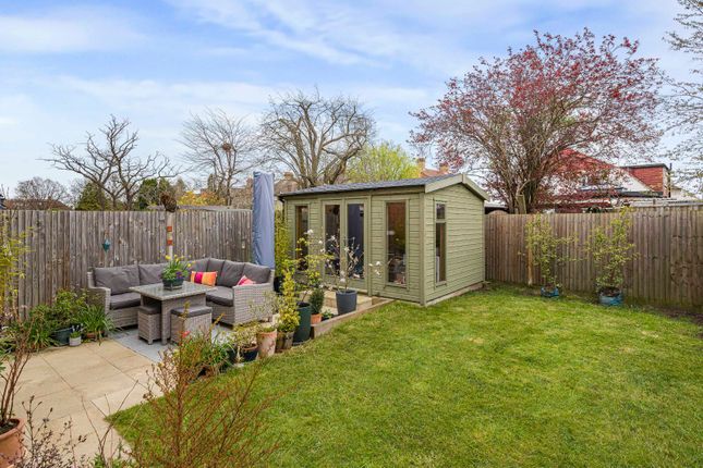 113, Holland Gardens, Eltham photo 4