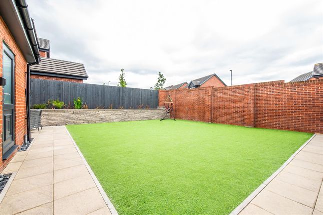 15, Wychwood Grove, Leyland photo 2