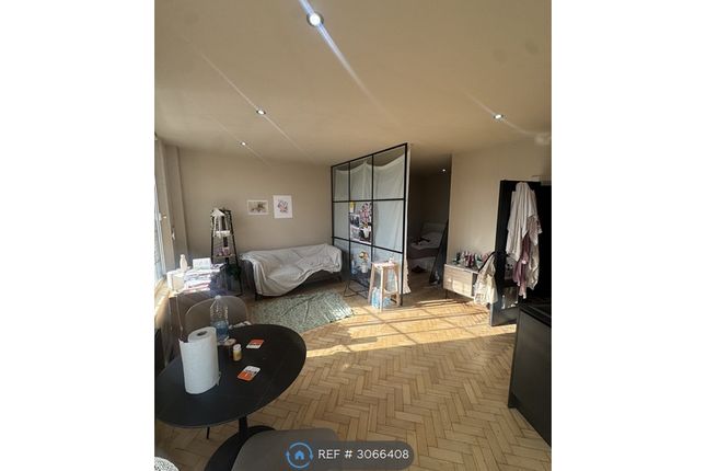 Flat, The Headrow, Leeds photo 3
