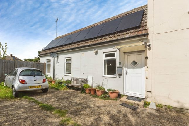 1-bed house on 4 Bakers Mews,, Old Road, Essex, £130,000