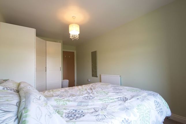 Flat for sale in Tanners Close, Crayford