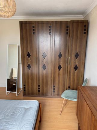 Flat 27, Gough House, Windsor Street, London photo 5