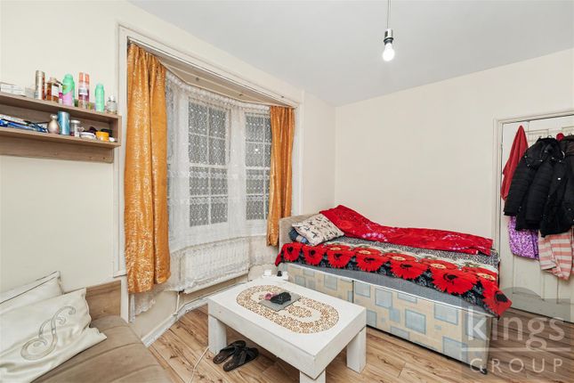 37, Flexmere Road., Tottenham photo 4