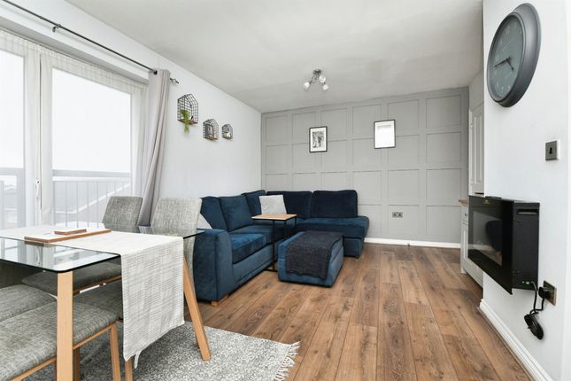 Flat for sale in Hobart Close, Chelmsford