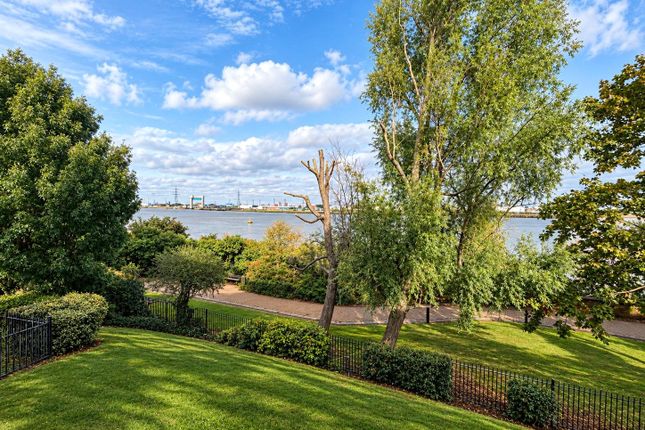 Greenhaven Drive, London photo 2