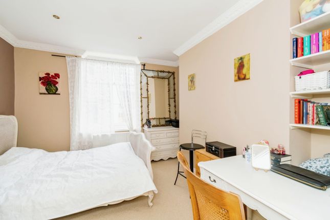 Flat for sale in Carlton Crescent, Southampton, Hampshire