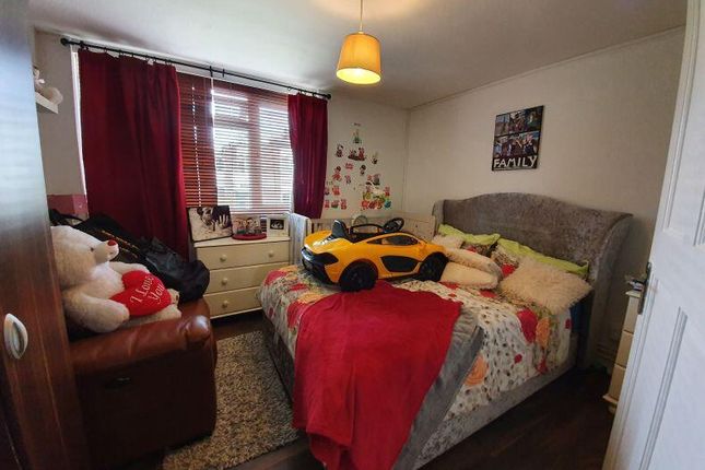 Tredegar Road ****, London photo 3