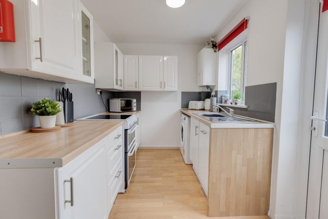 7, Frensham Close, Northampton photo 4