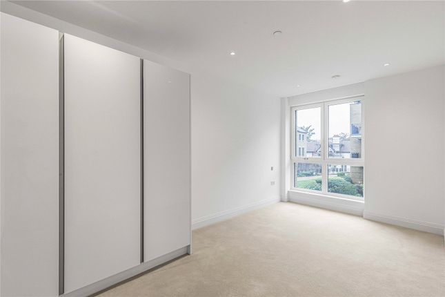 Flat 32, Camera House, 5, Pinewood Gardens, Teddington photo 3