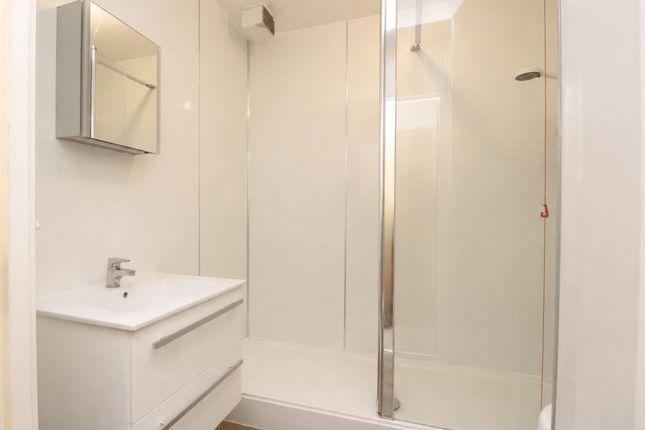 33, Collingwood Court, Royston photo 4