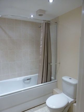 12 Kitsbridge House, Copthorne photo 4