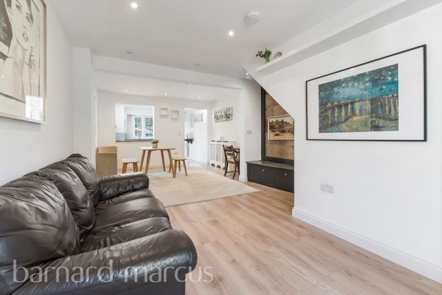 8, Brunel Close, HOUNSLOW photo 2