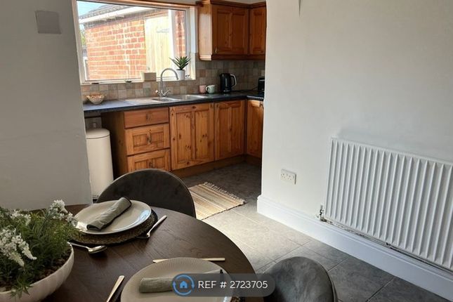Lincoln St, Alfreton photo 4