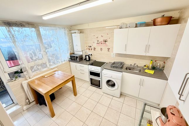 Flat 36 Cam Court, Bibury Close, London photo 4
