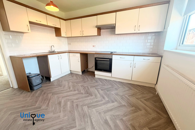 8, Troon Avenue, Thornton-Cleveleys photo 3