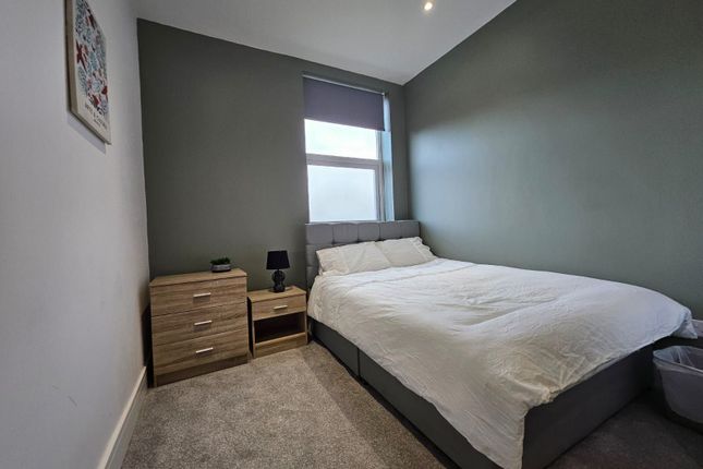 Thumbnail Room to rent in Room 2, 53 Bentley Road, Doncaster