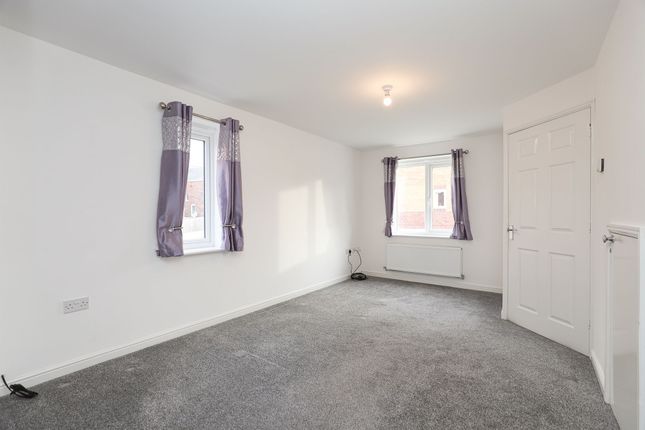 6 Masefield Place, Chesterfield photo 2
